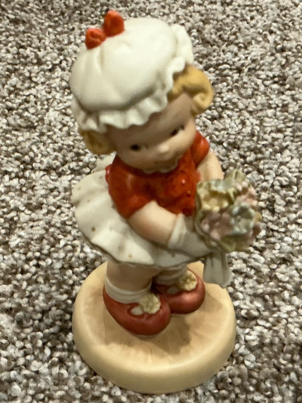 Memories of yesterday-Girl Figurine in Cream and Red